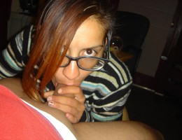 An amateur bitch giving her boyfriend a blowjob and taking his load gall Image 6