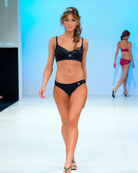 Sexy Fashion Show photos Image 3