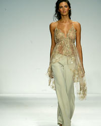 The world's sexiest lingerie fashion show is back! pics Image 11