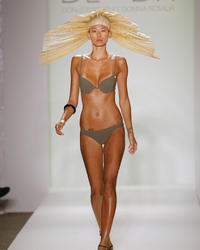 Valentines Day Lingerie Fashion Show pics Image 8