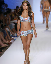Lingerie Fashion Show at Ortigas Metrowalk Club Phi pics Image 2