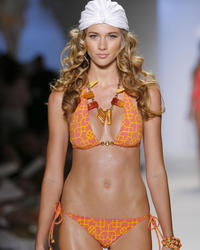 Lingerie Fashion Show at Ortigas Metrowalk Club Phi pics Image 3