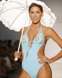 Très Bonjour Lingerie Catwalk  shots Image 3