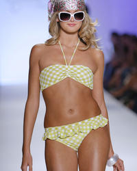 Très Bonjour Lingerie Catwalk  shots Image 8