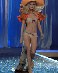 The Original Downblouse Pics Presents Fashion Runway Oops shots Image 8