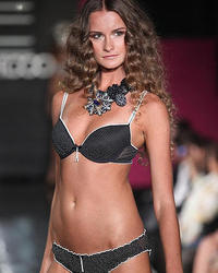 The Original Downblouse Pics Presents Fashion Runway Oops shots Image 11