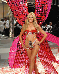 Aubade Lingerie Fashion Show shots Image 6