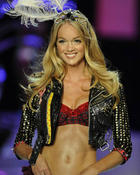 Sexy Fashion Show shots Image 9