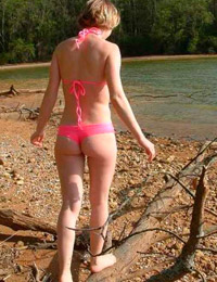 A busty cutie at the Little Palm Image 7