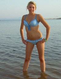 A slim and busty lady on the Koh Phangan Image 5