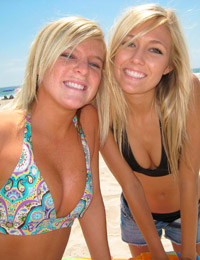 A girl stripping out of her bikini on the Rarawa Nudist Image 3