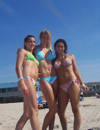 A slim and busty babe on the Massarandupio Image 7