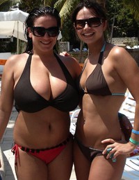 A slim and busty babe on the Negril Image 1