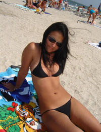 A girl going naked on the Tulum Image 10
