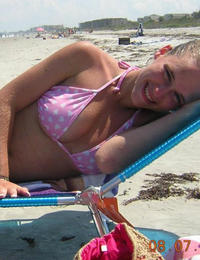 A girl going naked on the Tulum Image 11