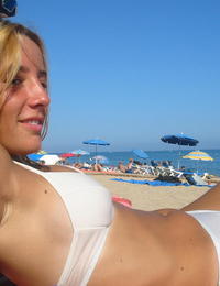 Bikini cutie flashing on the Kuta Image 5