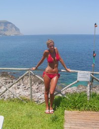 An unshaved girl Trunk Bay Image 11