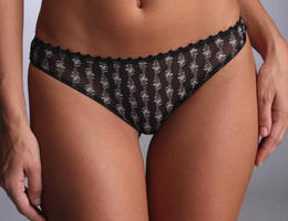 Young chicks in fashionable shorts photos Image 3