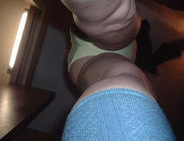 Ebabelnye sluts are photographed in a hostel shots Image 8