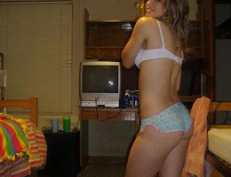 Wore shorts and poses for the camera gallery Image 7