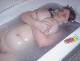 BBW wide open lips gal Image 1