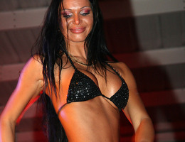 Bunch of guys going wild at strip club set Image 2