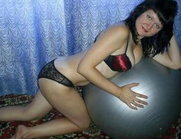 Sexy mature milf shows her tits and cunt set Image 7