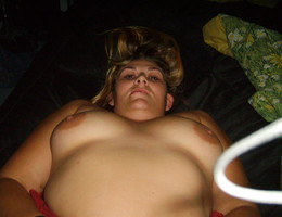 Chubby bitch posing on her bed set Image 4
