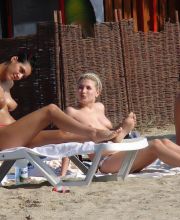 topless celeb beach pics