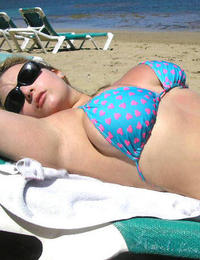 A girl next door posing at the Ipanema Image 12