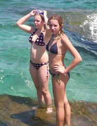 A teen girl doing it at the Banana in this pics Image 2