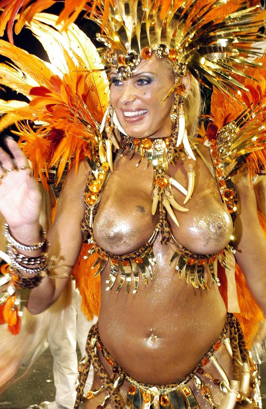 Фото голый карнавал