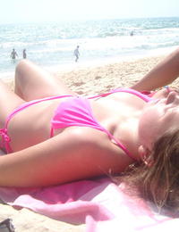 Bikini babe flashing on the Negril Image 5