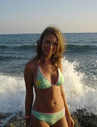 A shaved girl at the Matira Image 10