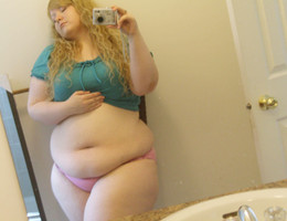BBW wide open lips gellery Image 9