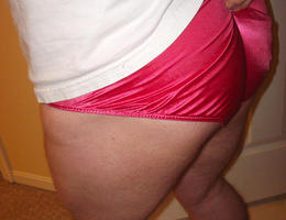 Perverse Crossdresser posing in Panties gal Image 2